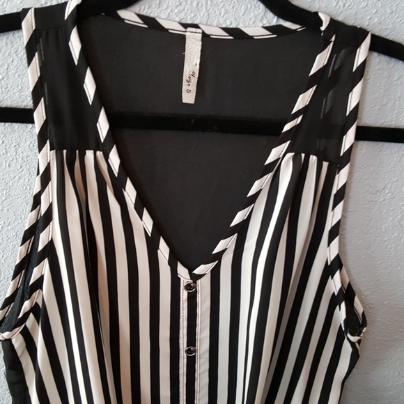 🚫🚫SOLD🚫🚫 High-low top size S/M - Picture 2 of 4